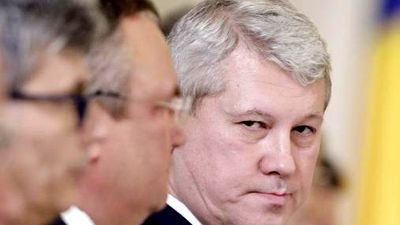 SFIDARE PANA LA CAPAT – Ministrul de Interne Catalin Predoiu, in mandatul caruia oamenii au fost ridicati de politie din case pentru sustinerea lui Calin Georgescu si chiar pentru glume facute pe retelele de socializare, a fost desemnat premier interimar dupa demisia lui Marcel Ciolacu. Predoiu este parte a Sistemului care a anulat alegerile prezidentiale din noiembrie 2024 si care forteaza revenirea la putere a oamenilor din tabara Coldea-Kovesi (NG)